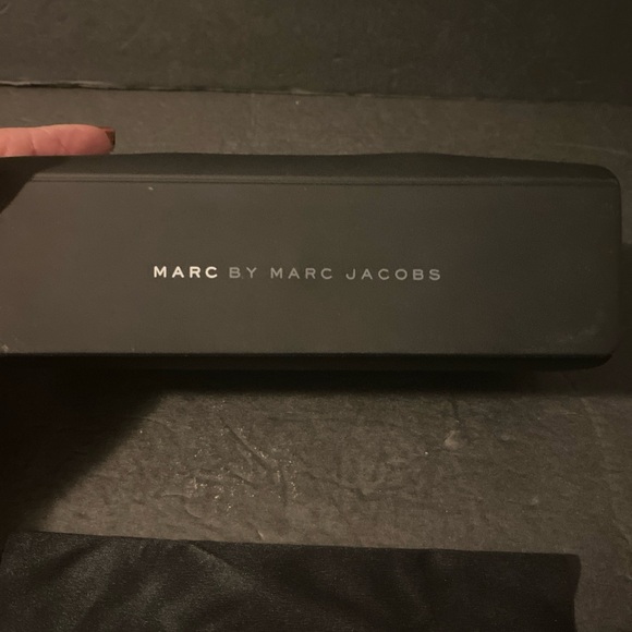 Marc By Marc Jacobs Sunglass Case + Cloth - Picture 3 of 7